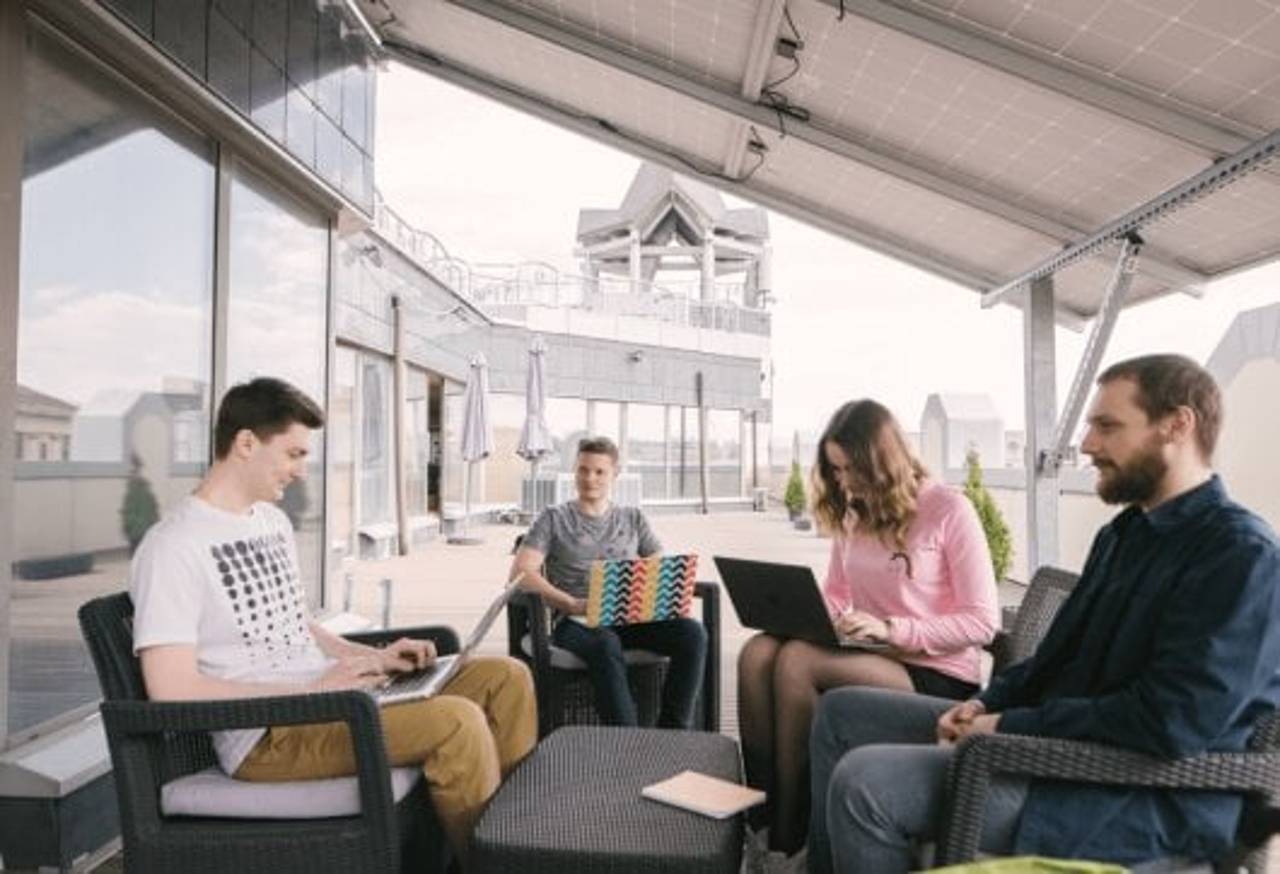 Работа YouScan на свежем воздухе