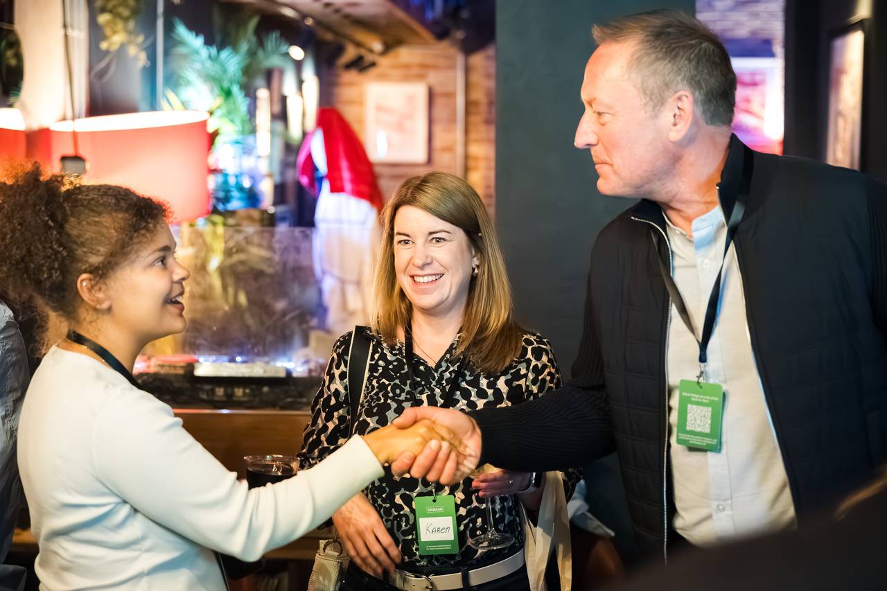 Networking no Happy Hour de Londres em maio de 2026